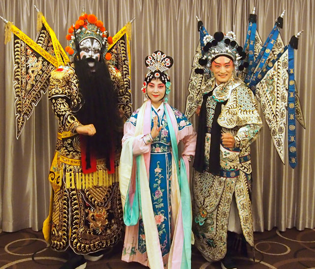 「李国超氏　黄綬褒章　受章祝賀会」にて京劇実演　天女：張桂琴、馬超：張春祥、張飛：張小山