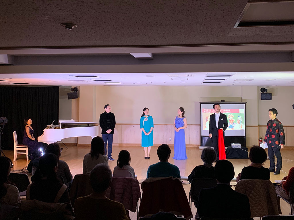 オペラと京劇　オープニング