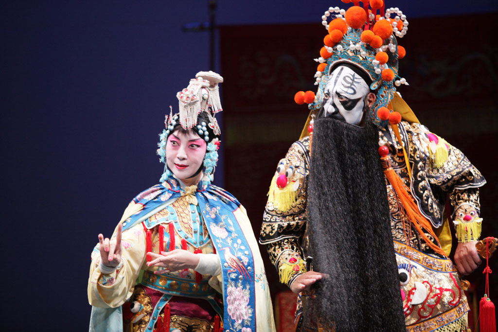 京劇「覇王別姫」（項羽：張春祥／虞姫：張桂琴）[写真：井田裕明]