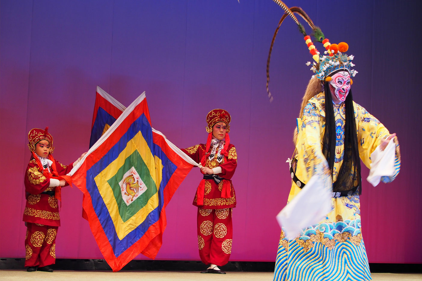 本公演　天兵を連れて孫悟空登場（孫悟空：石山雄太）