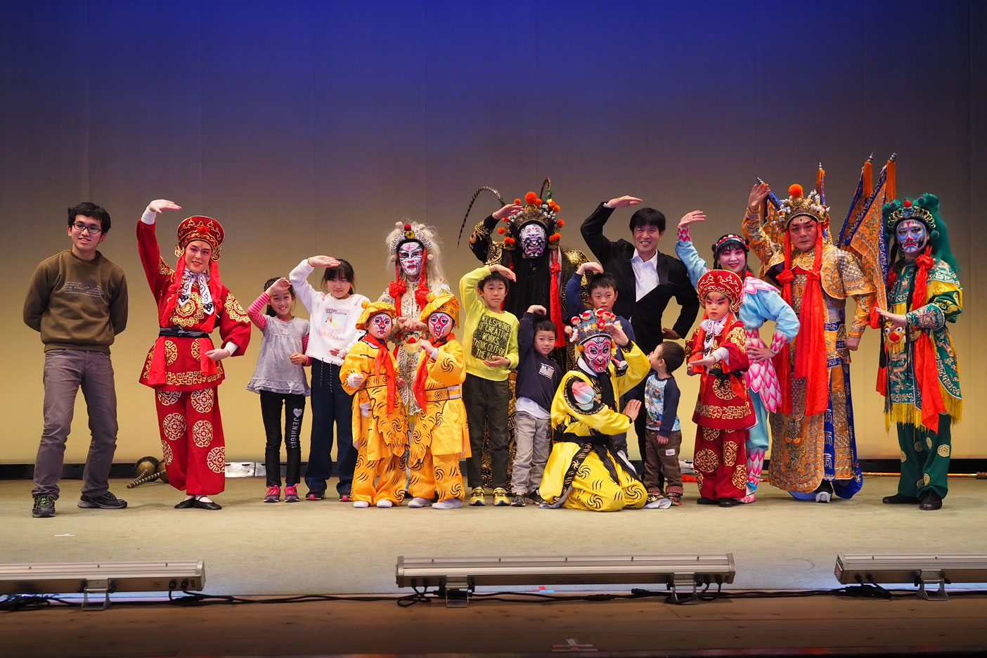 本公演 地域の皆さんと集合写真