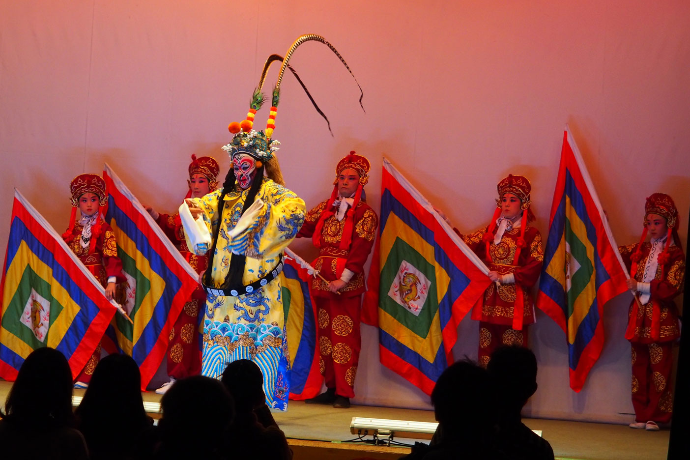 本公演　天兵を連れて孫悟空登場（孫悟空：石山雄太）