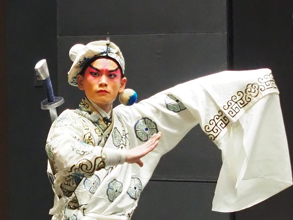 京劇　三岔口（任堂惠：南部快斗[隕石のかけら]）