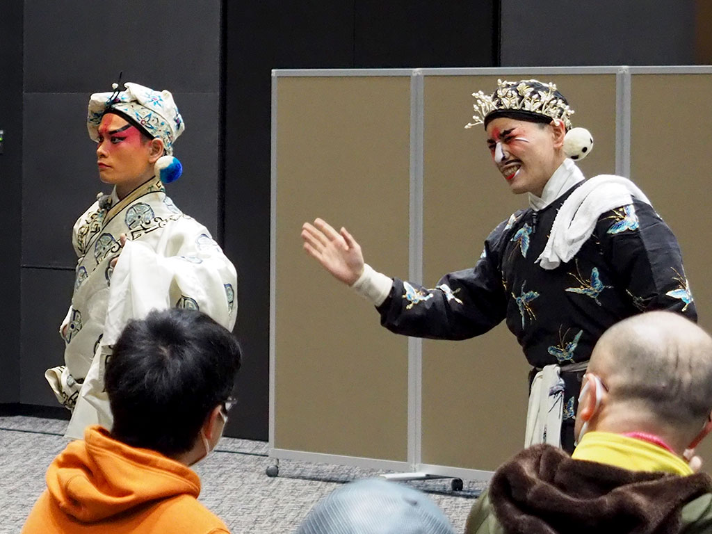 京劇　三岔口（任堂惠：南部快斗[隕石のかけら]、劉利華：小林孝徳）