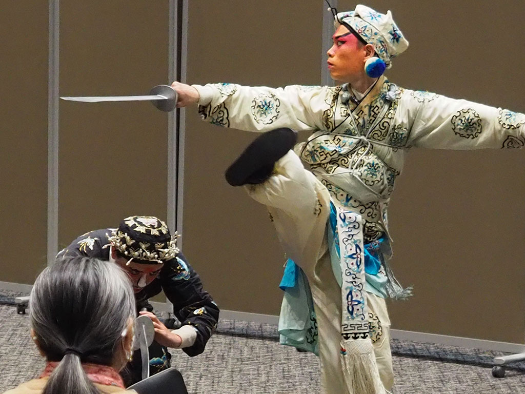 京劇　三岔口（任堂惠：南部快斗[隕石のかけら]、劉利華：小林孝徳）