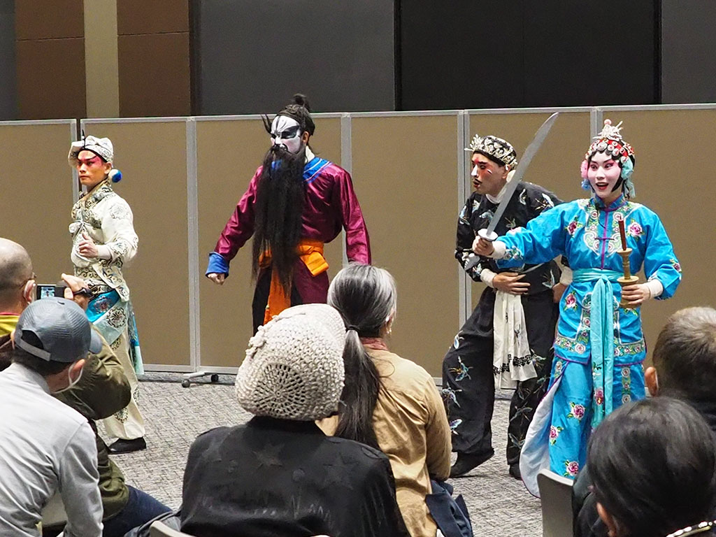 京劇　三岔口（任堂惠：南部快斗[隕石のかけら]、劉利華：小林孝徳、焦賛：西山雅志、劉妻：納田梨央）