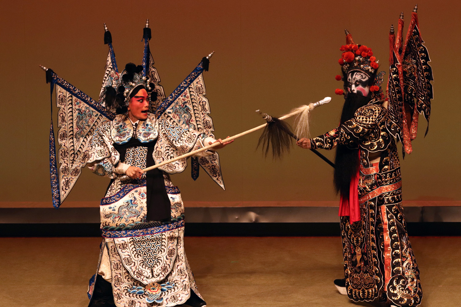 京劇　戦馬超（馬超：南部快斗[隕石のかけら],張飛：小林孝徳）　写真：井田裕明