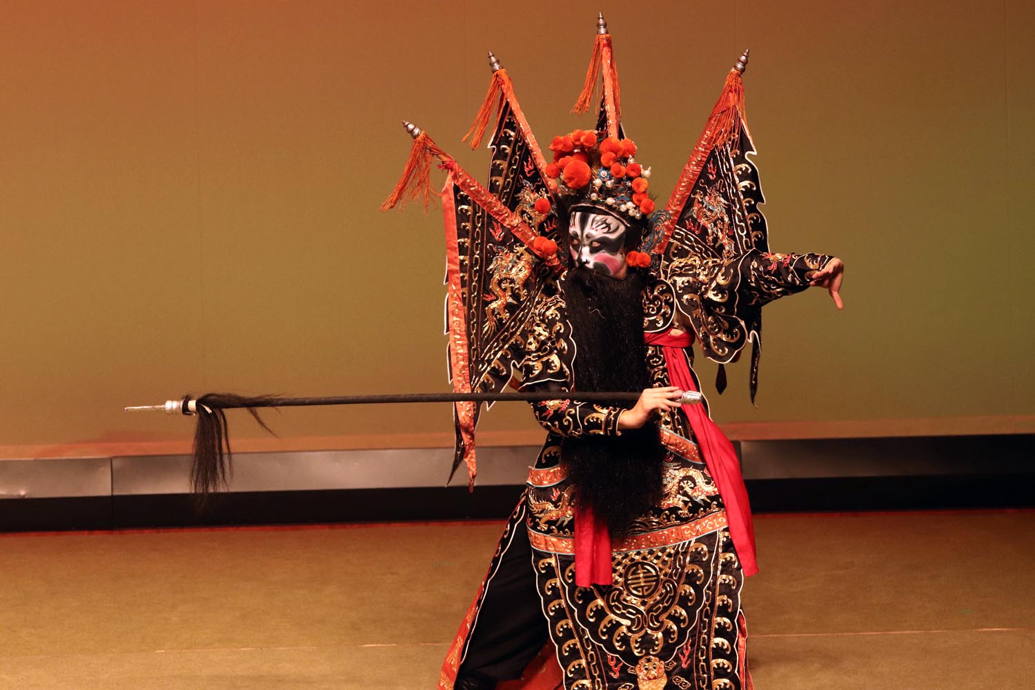 京劇　戦馬超（張飛：小林孝徳）　写真：井田裕明