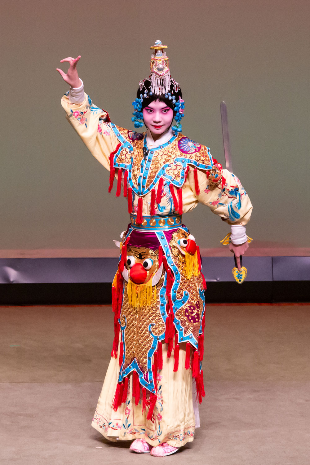 京劇　覇王別姫・剣舞（虞姫：琴井麗文）　写真：岩切卓士