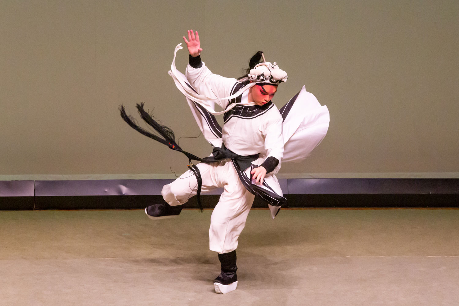 京劇　殺四門（秦懐玉：大島陸）　写真：岩切卓士