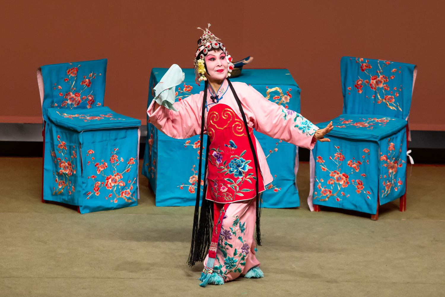 京劇　腕輪を拾って[拾玉鐲]（孫玉姣：竹口美鈴）　写真：岩切卓士