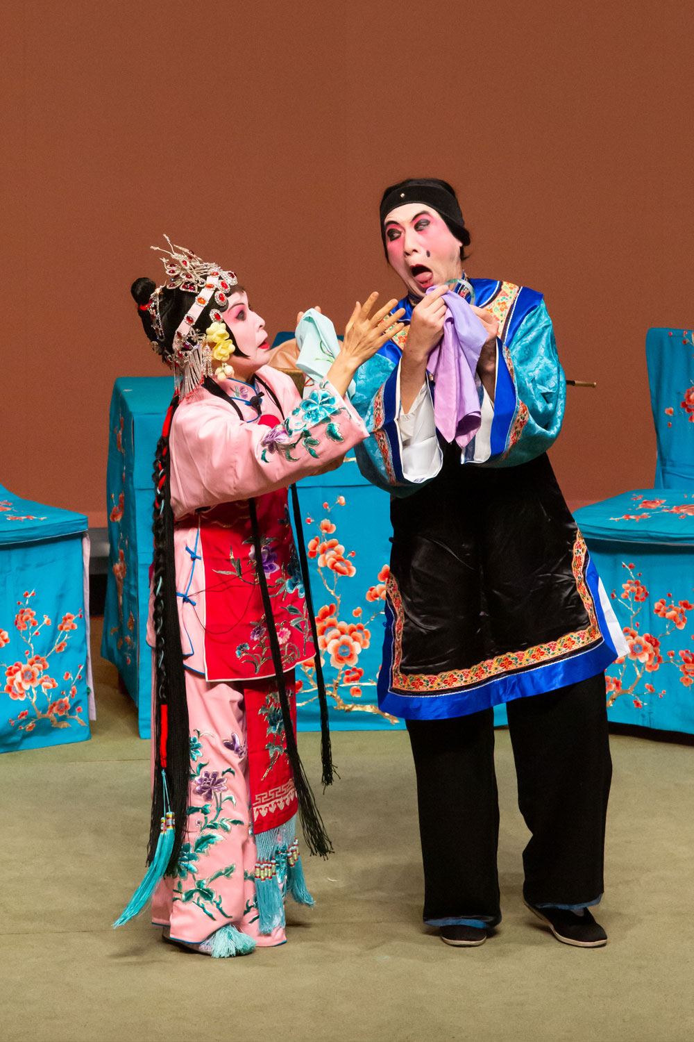 京劇　腕輪を拾って[拾玉鐲]（孫玉姣：竹口美鈴,劉婆：田村義明）　写真：岩切卓士