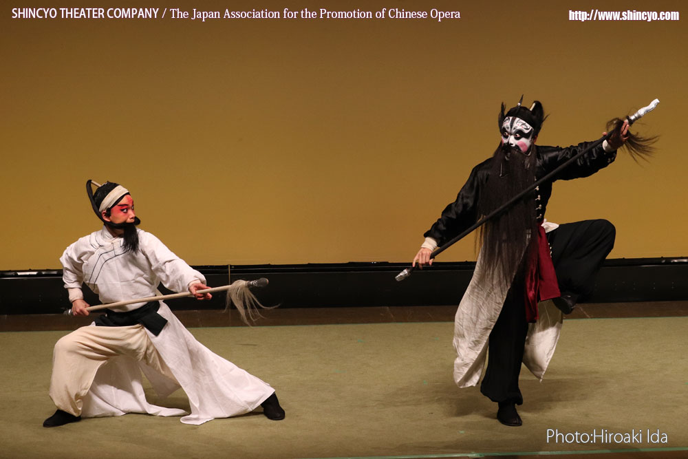 京劇　二将軍（馬超：南部快斗[隕石のかけら]、張飛：小林孝徳）　写真：井田裕明