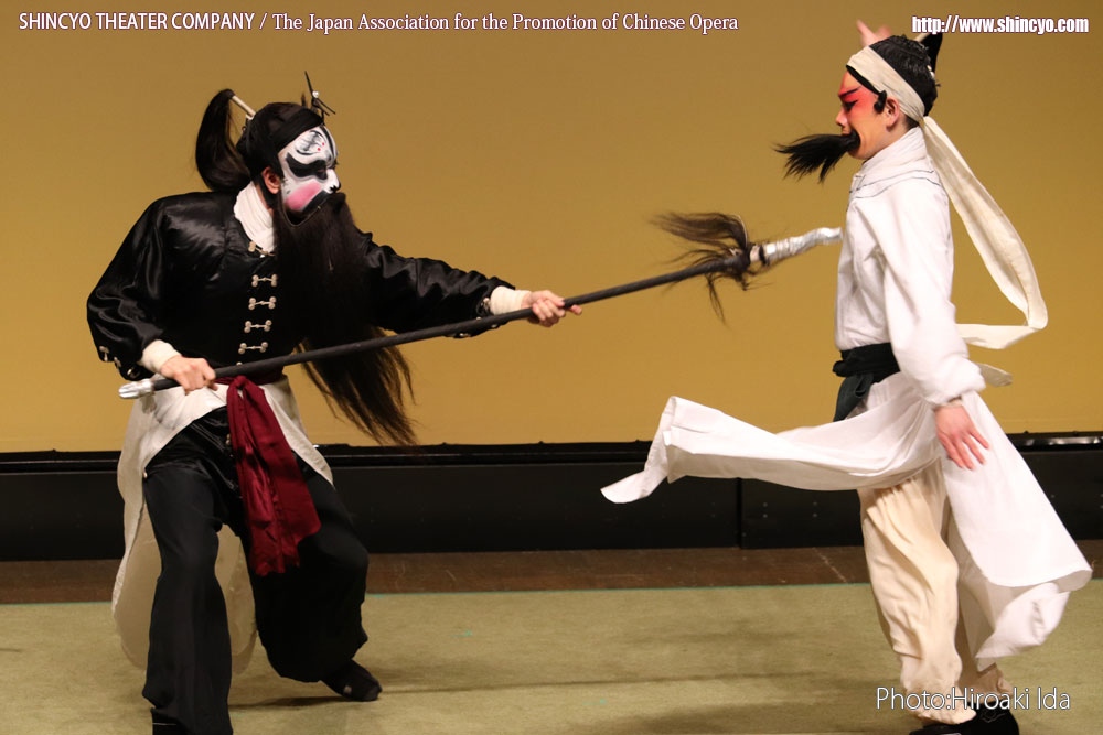 京劇　二将軍（馬超：南部快斗[隕石のかけら]、張飛：小林孝徳）　写真：井田裕明