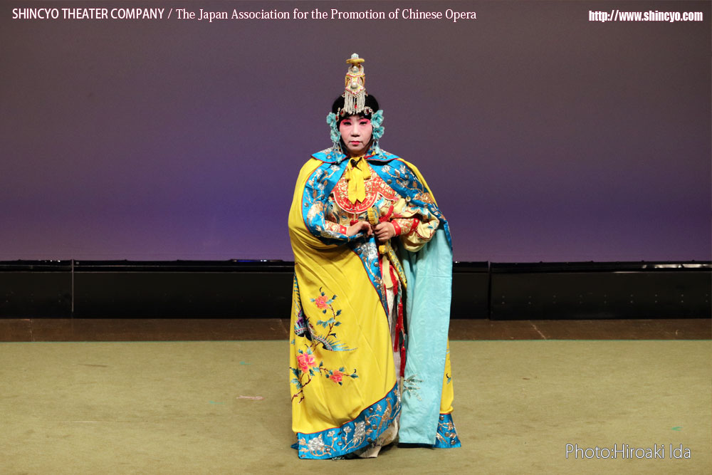 京劇　覇王別姫より看大王（虞姫：竹村みさ）　写真：井田裕明